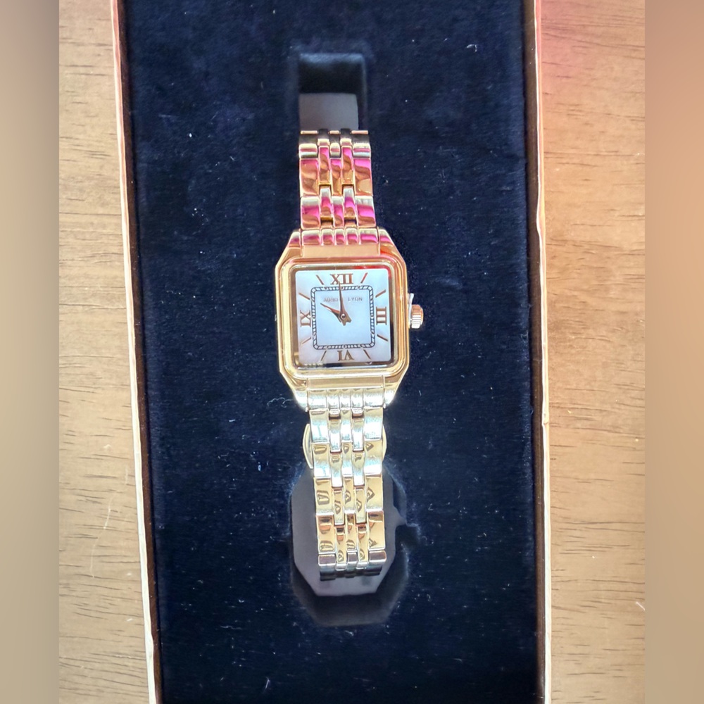 Elegant Gold Women's Watch